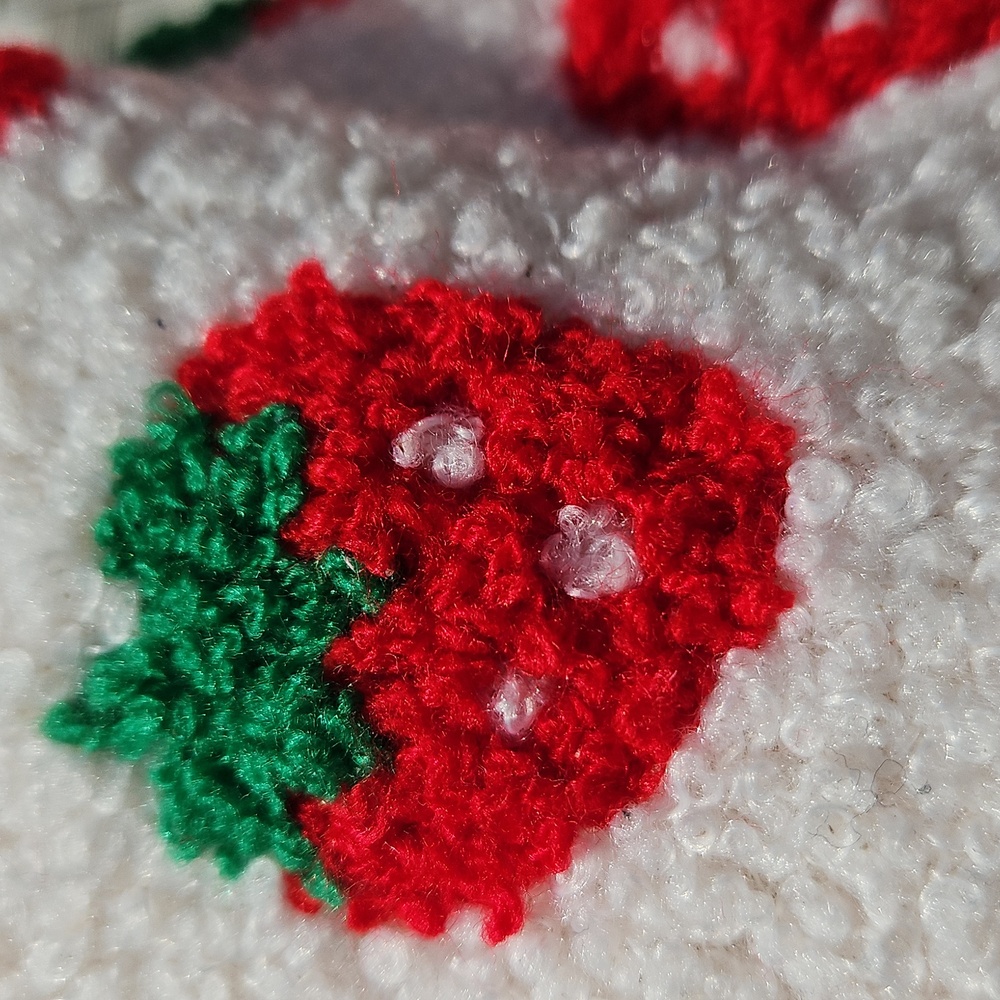 NEW WITH TAGS Kensie Size 6/7 Ivory Red Strawberries Fuzzy Memory Foam Slippers - Picture 3 of 17